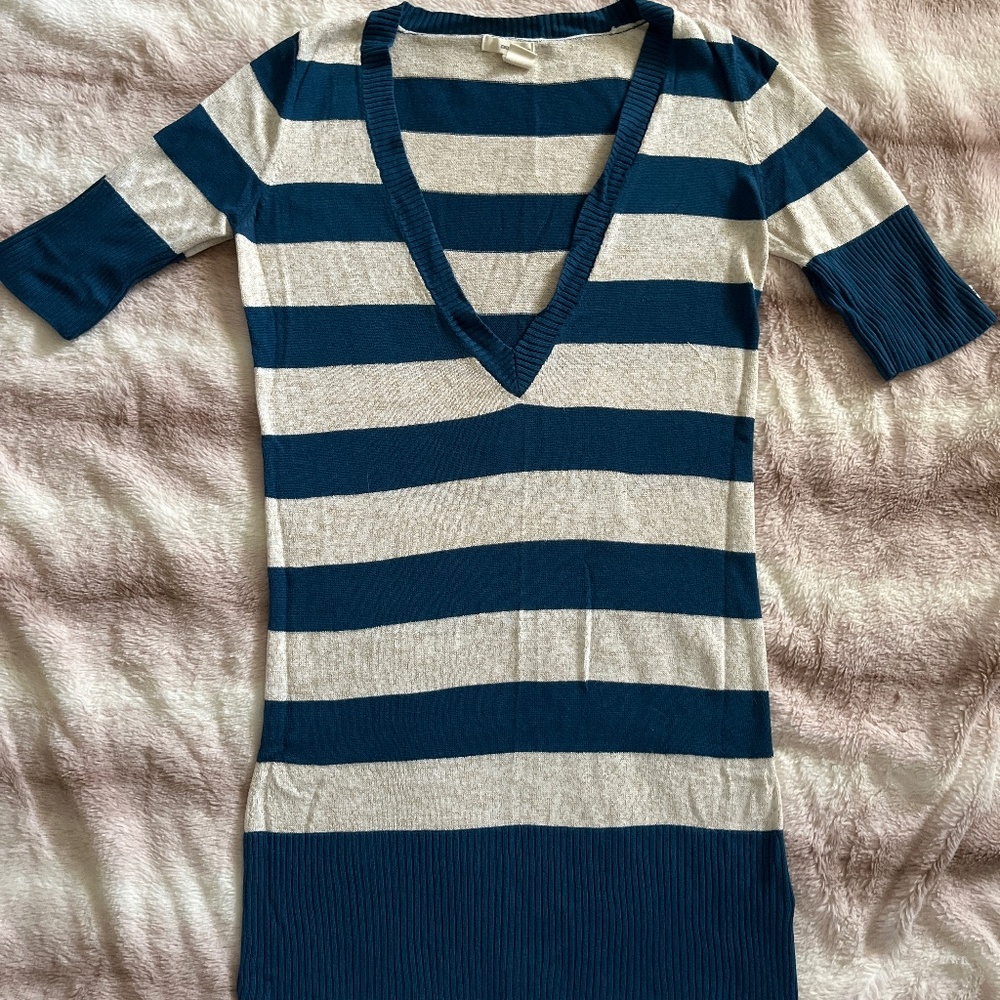 DKNY Jeans- sweater tunic / V-Necks